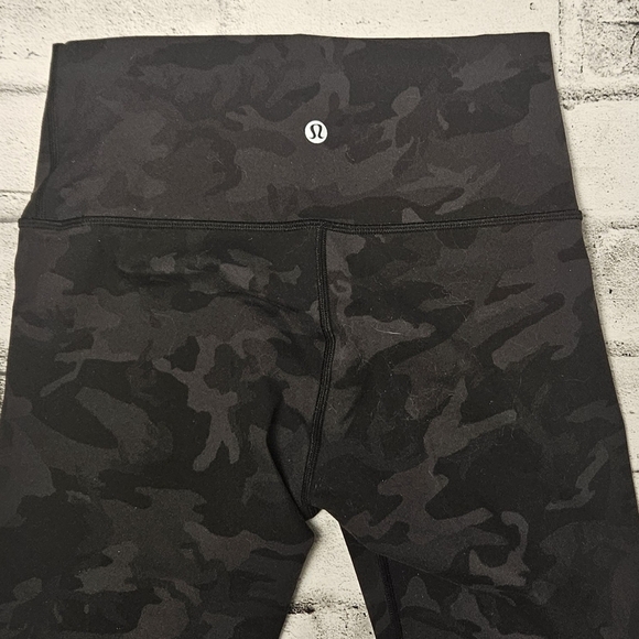 Lululemon Women's Black Camouflage Leggings - Picture 5 of 8